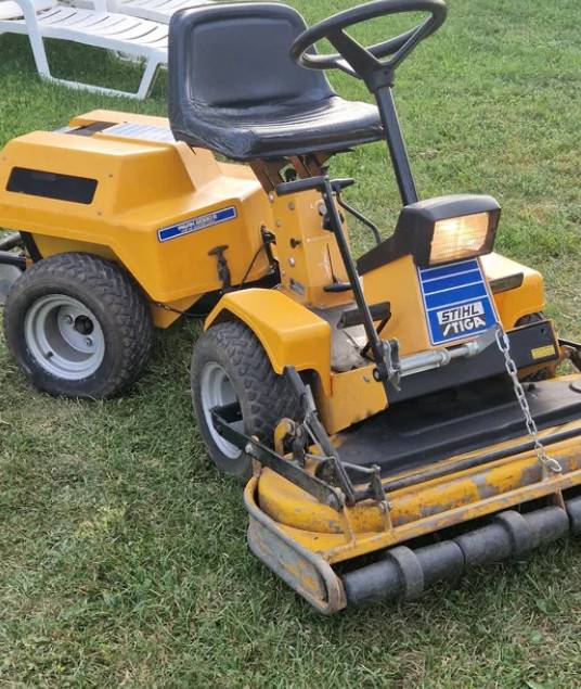 Tractoras gazon Stihl